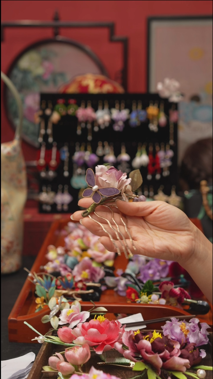 刺绣鱼***粥非遗绒花饰品 