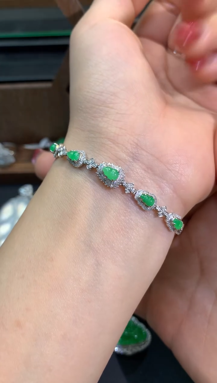 【闪购商品】翡翠吊坠(不含链)18K金镶嵌手链