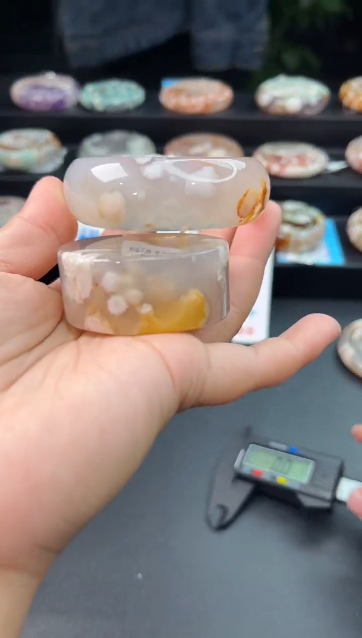 【闪购商品】石英质玉手镯未镶嵌赠送镯心（圈口53