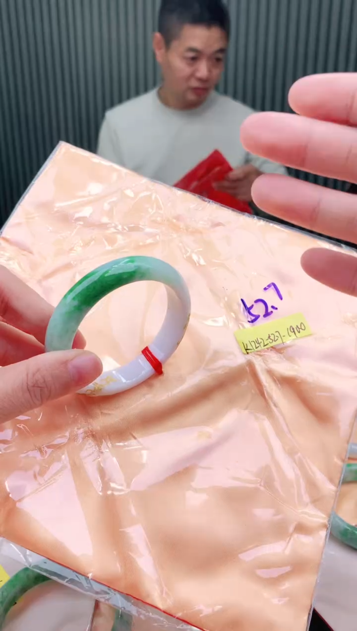 未镶嵌手镯翡翠52+