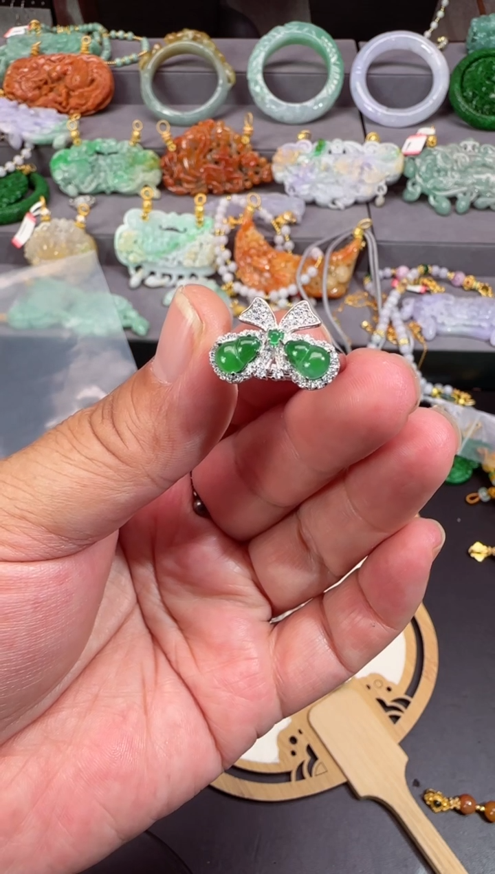 【闪购商品】翡翠颈饰未镶嵌戒指