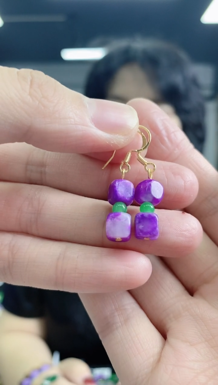 苏纪石（舒俱来）未镶嵌耳钉闪购链接未镶嵌多样性发其一，颜色微差