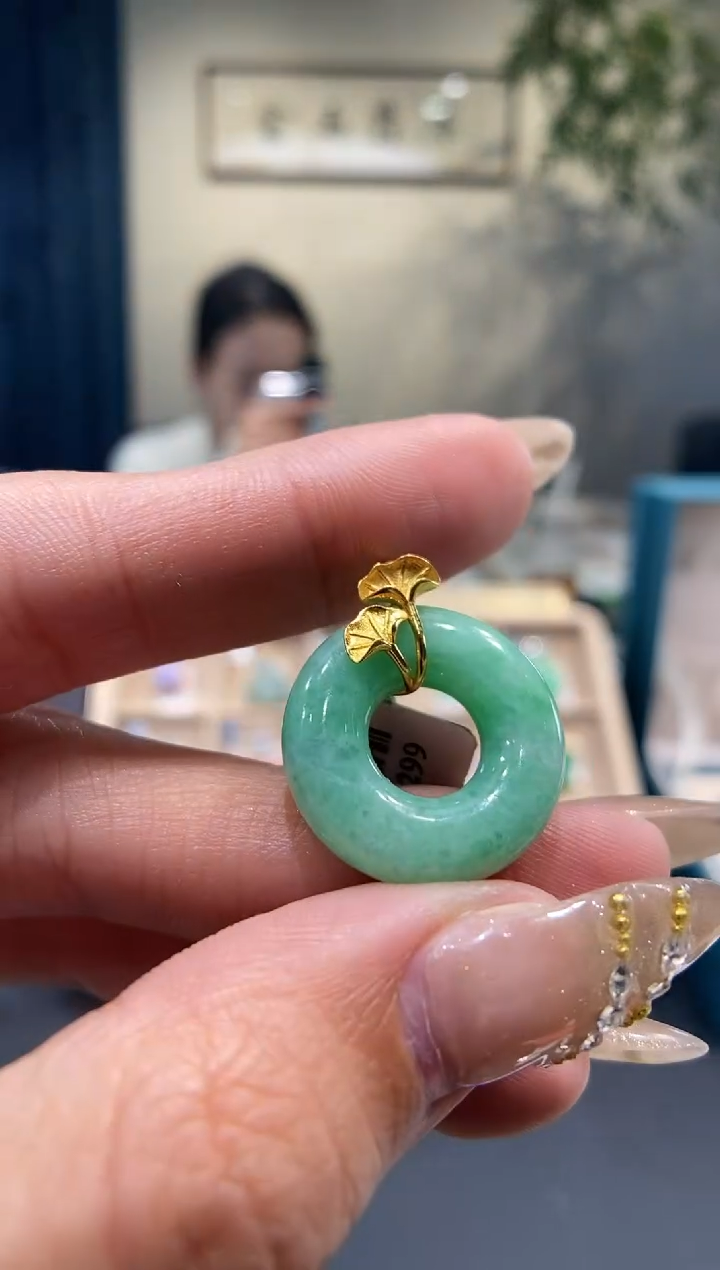 【闪购商品】翡翠吊坠(不含链)18K金镶嵌甜甜圈