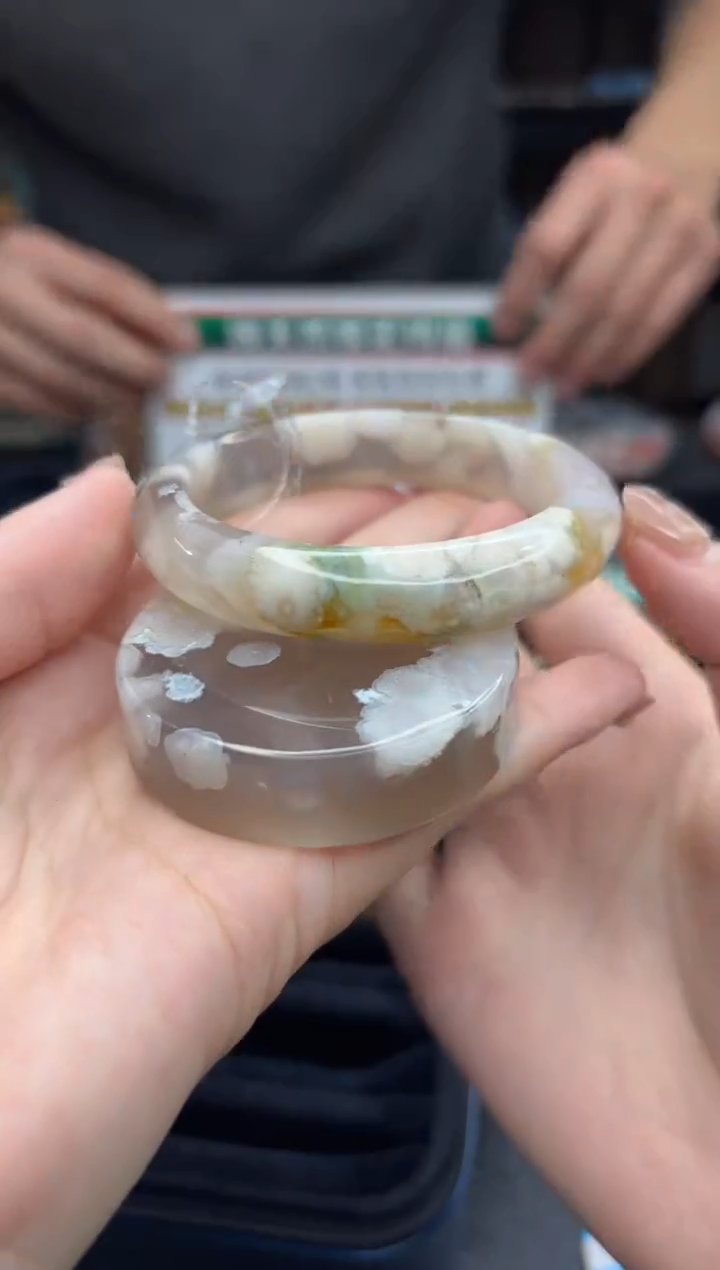 【闪购商品】石英质玉手镯未镶嵌2121（55圈赠送镯心）