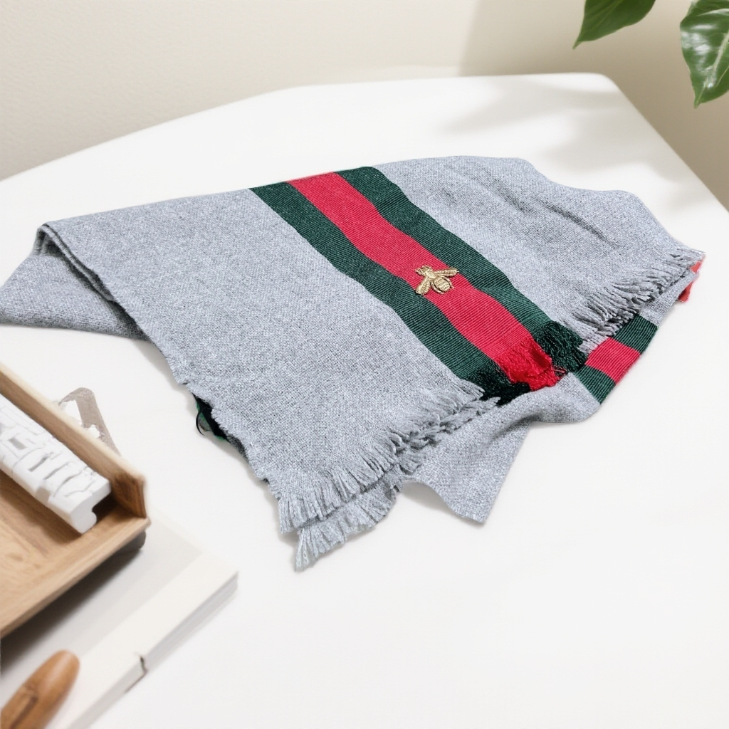 95新 GUCCI/古驰  灰色蜜蜂丝巾  1848 6402 