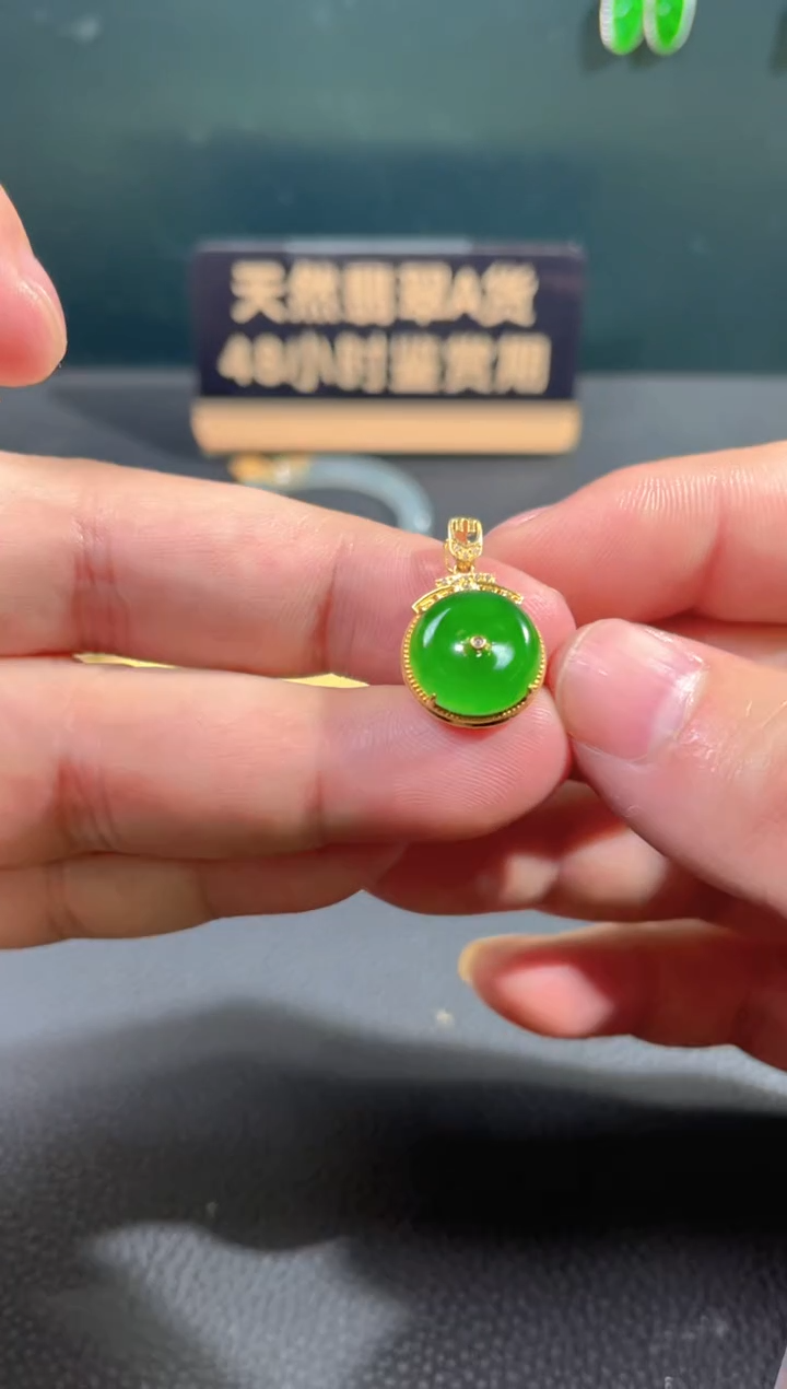 【闪购商品】翡翠颈饰18K金镶嵌翡翠