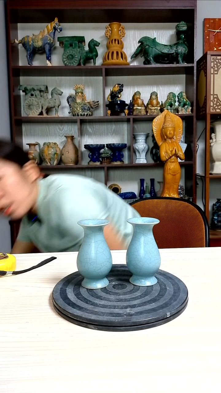 经典一对精美复古风格瓷器