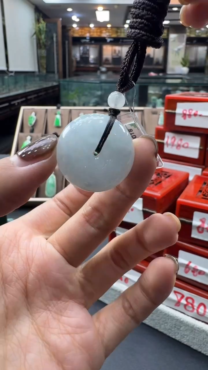 颈饰未镶嵌翡翠平安扣