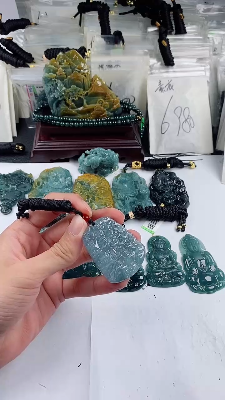 【闪购商品】翡翠颈饰未镶嵌多样性一件随机发货 山水牌50
