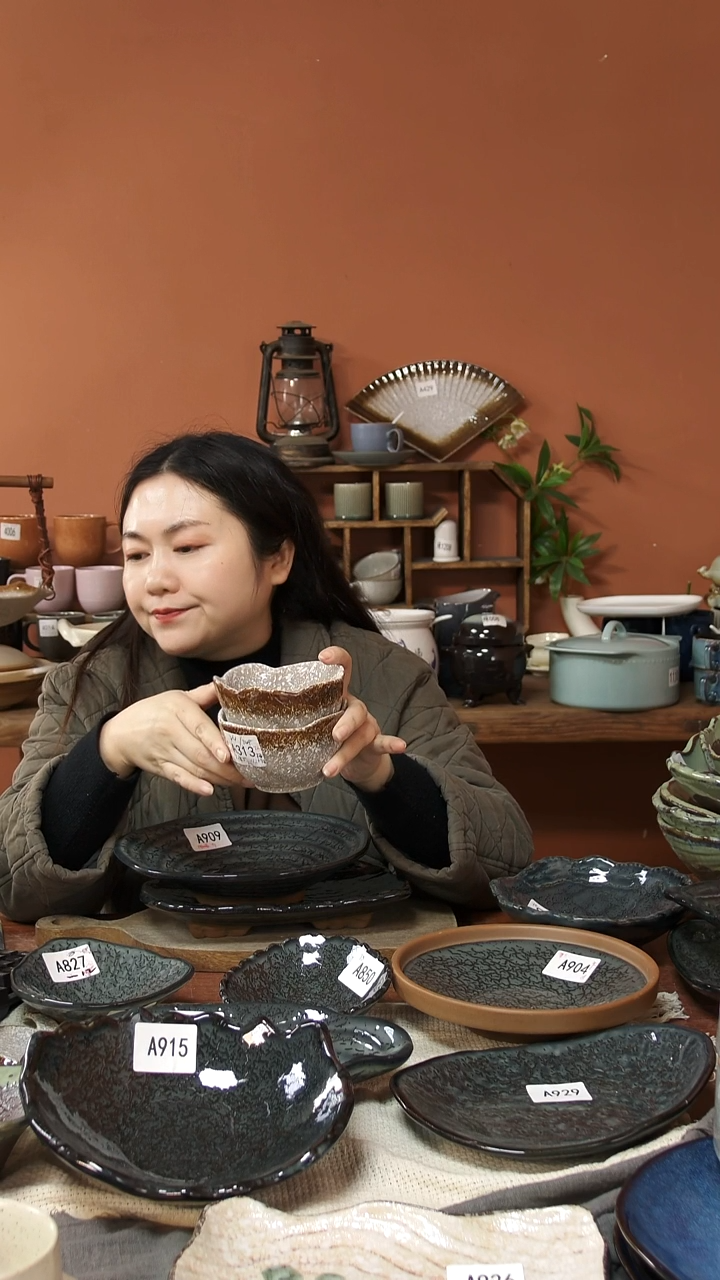 陶瓷A313 两只陶瓷粗陶花边小碗两只可能微瑕11*6.5