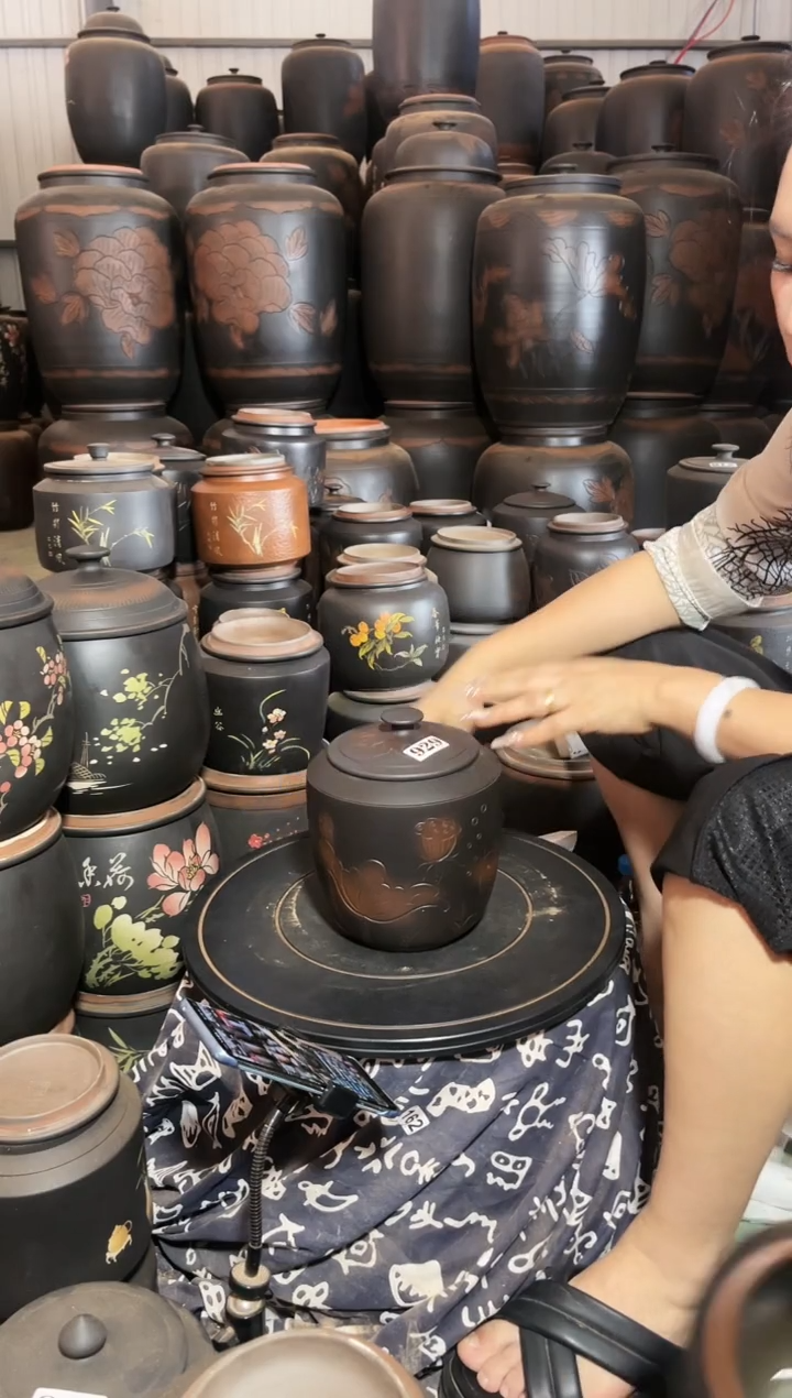 壶瑕疵茶叶罐 方尖荷花 929