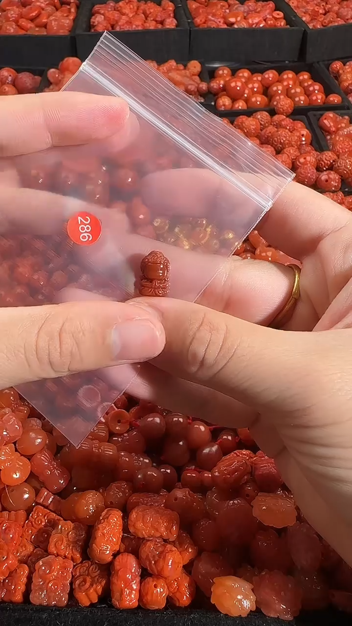颈饰未镶嵌南红玛瑙1