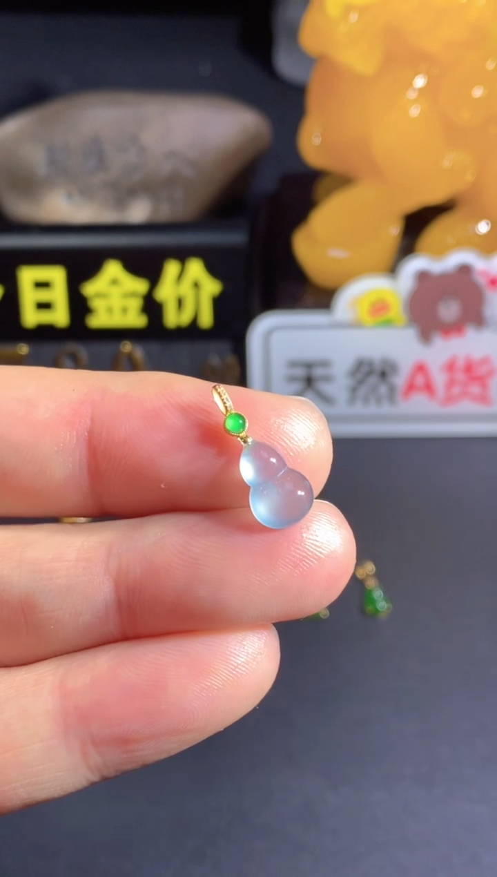 翡翠18K金镶嵌颈饰   