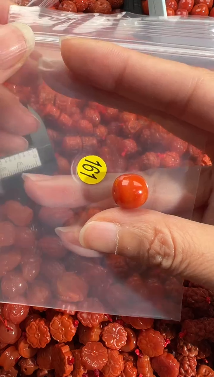 南红玛瑙未镶嵌颈饰1