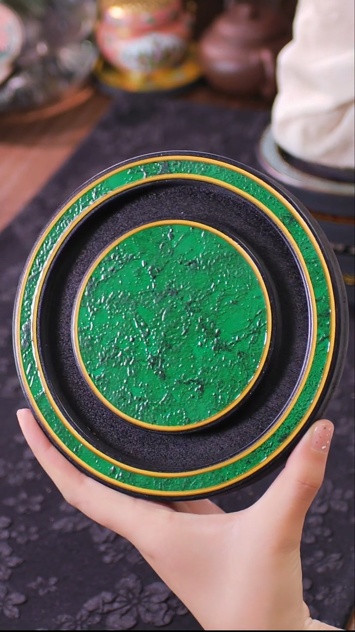 壹藏贰宝碧绿色图案小壶承