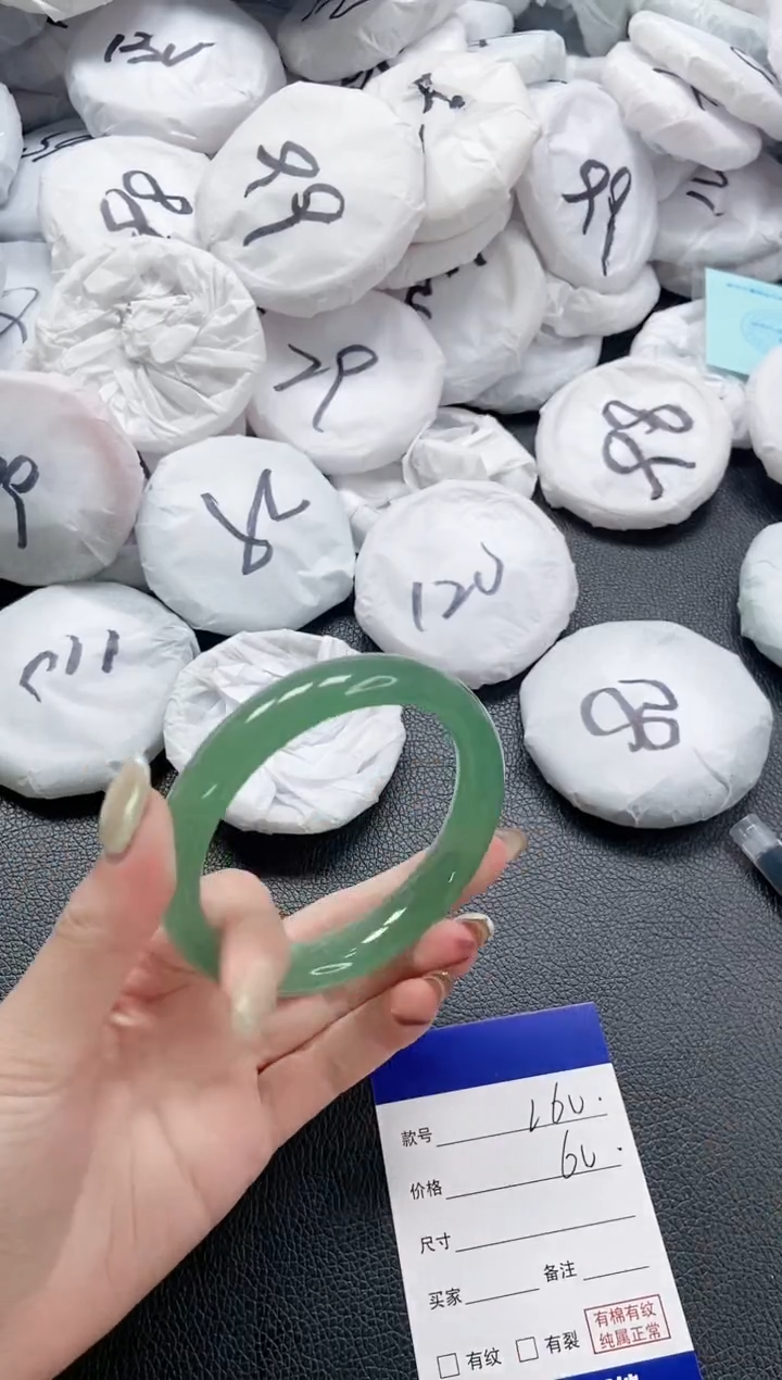 【闪购商品】石英质玉手镯未镶嵌 6L60-61