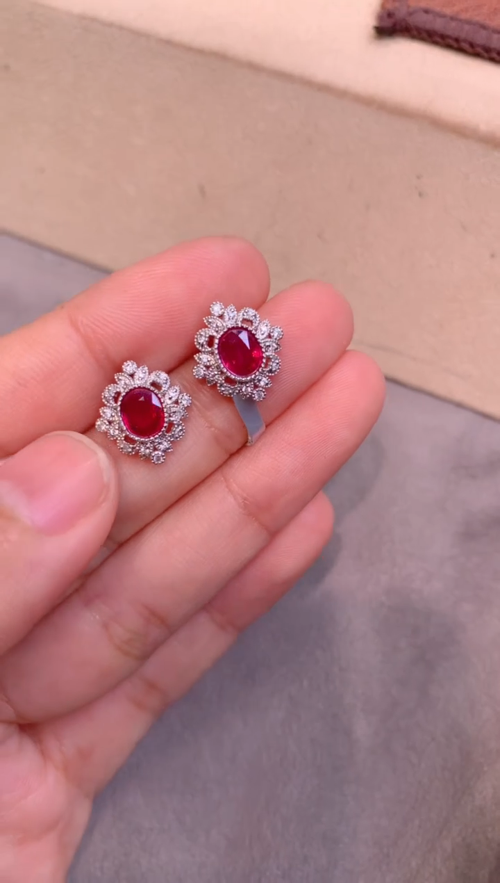 【闪购商品】红宝石耳钉18K金镶嵌1.25CT