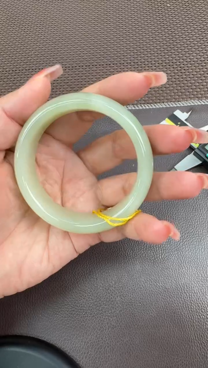 【闪购商品】和田玉手镯未镶嵌58