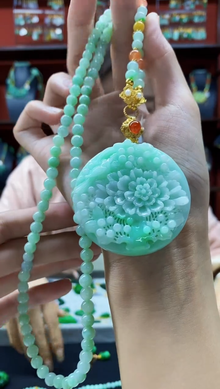 颈饰未镶嵌翡翠吊坠