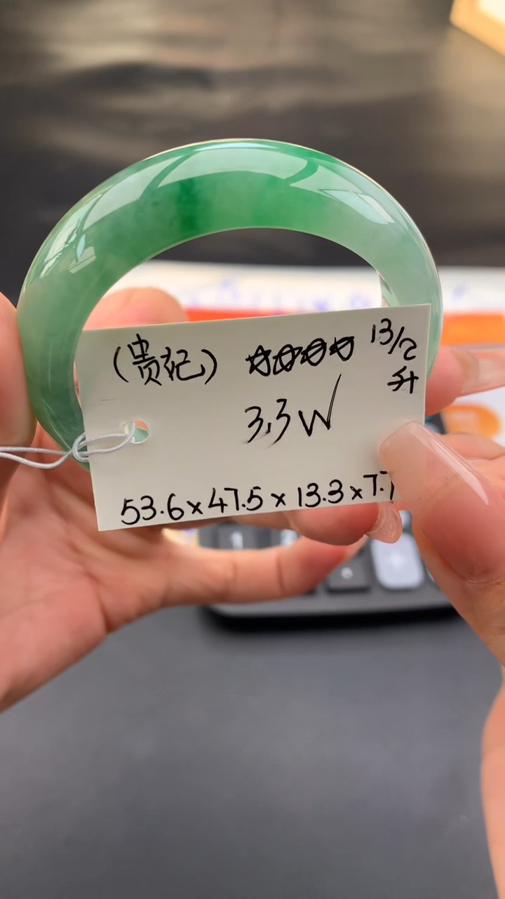 【闪购商品】翡翠手镯未镶嵌 #情人节#送礼，下单联系客服核对地址~