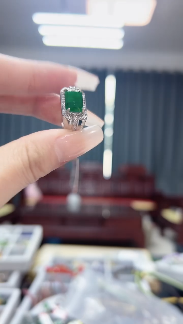 翡翠戒指未镶嵌翡翠戒指