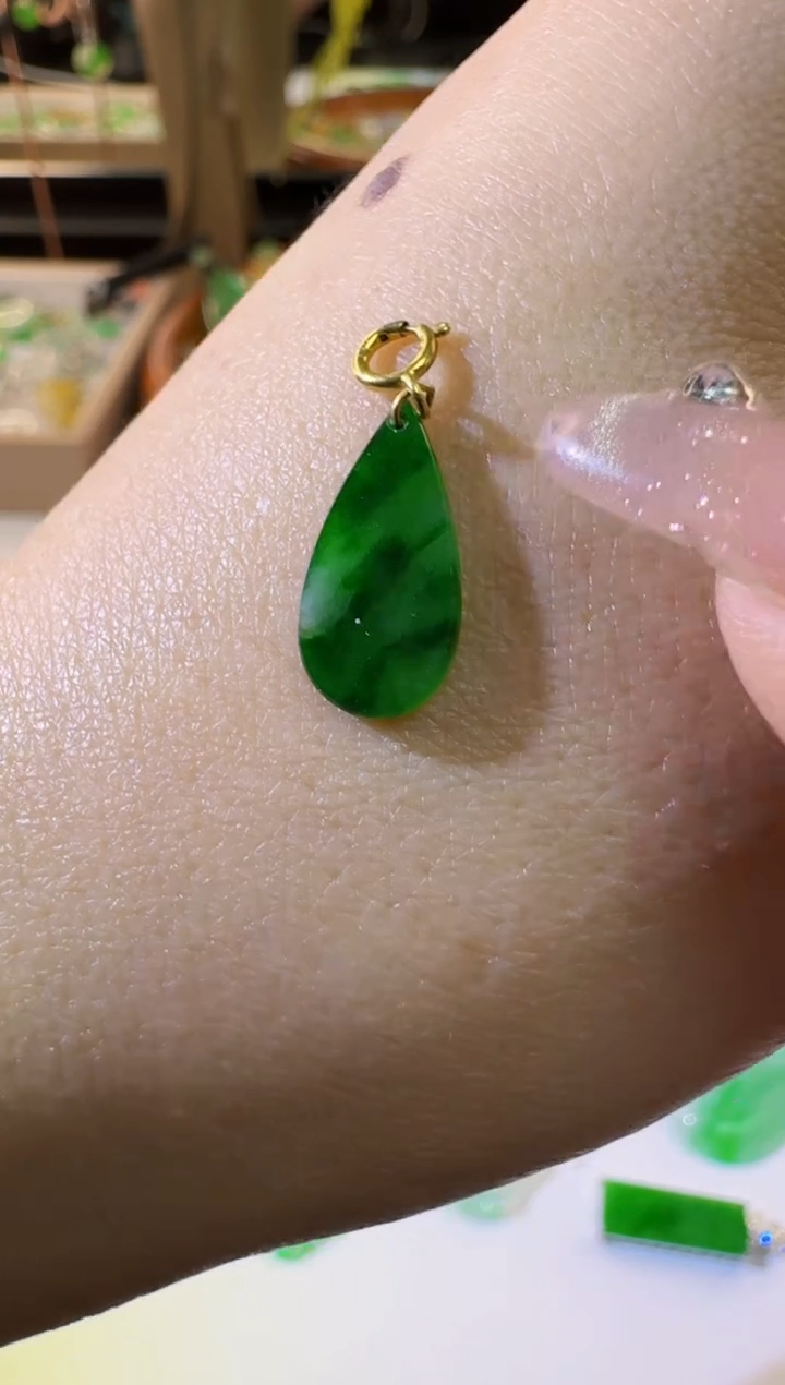 【闪购商品】翡翠颈饰18K金镶嵌缅甸A货翡翠吊坠