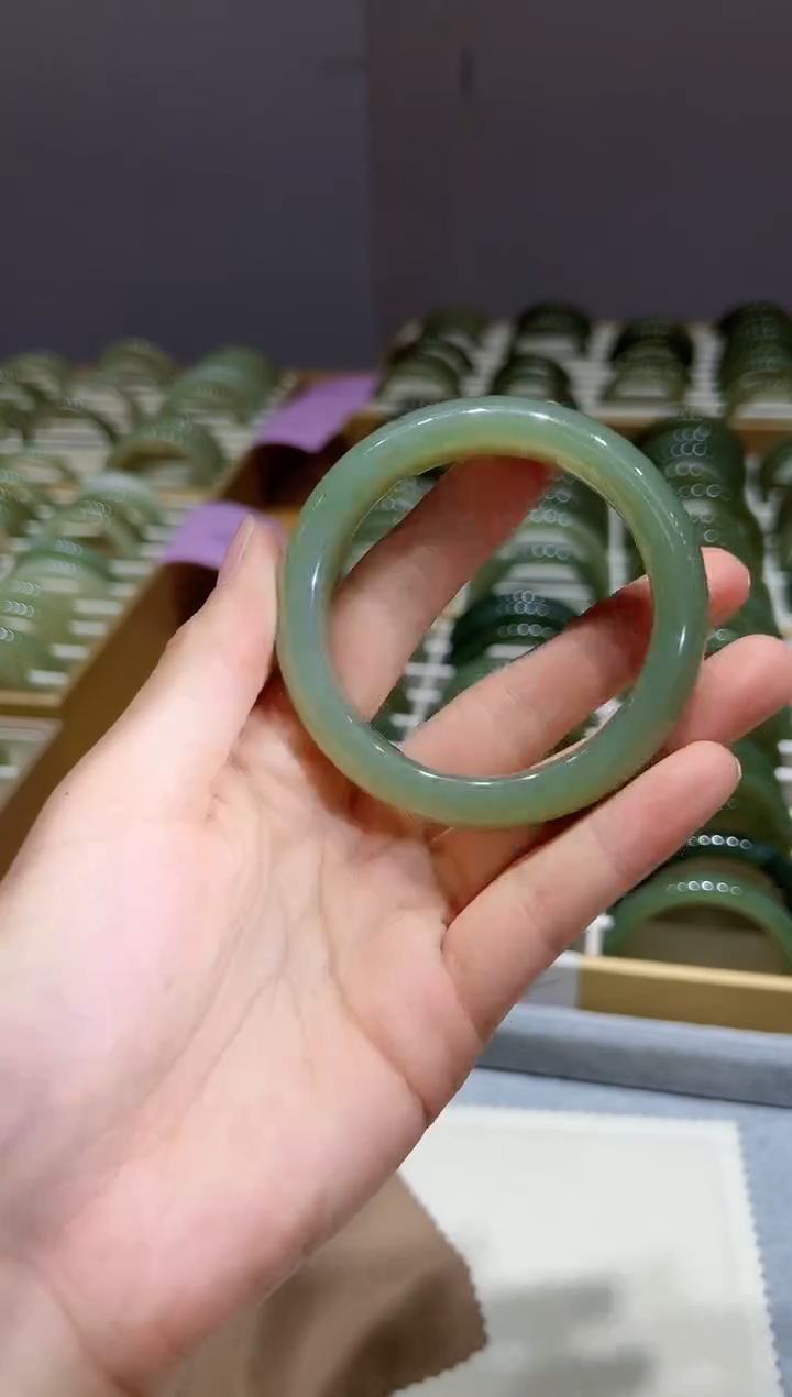 【闪购商品】和田玉手镯未镶嵌V0251和田玉手镯 54