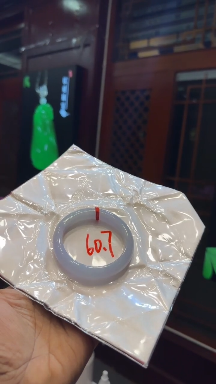 未镶嵌手镯翡翠手镯包容价