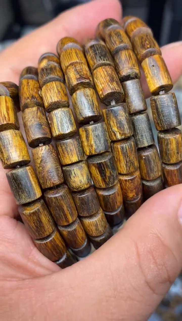 沉香手串 海南红金猊随型单圈多样性发其一