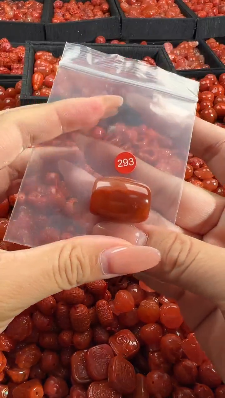 南红玛瑙未镶嵌颈饰1