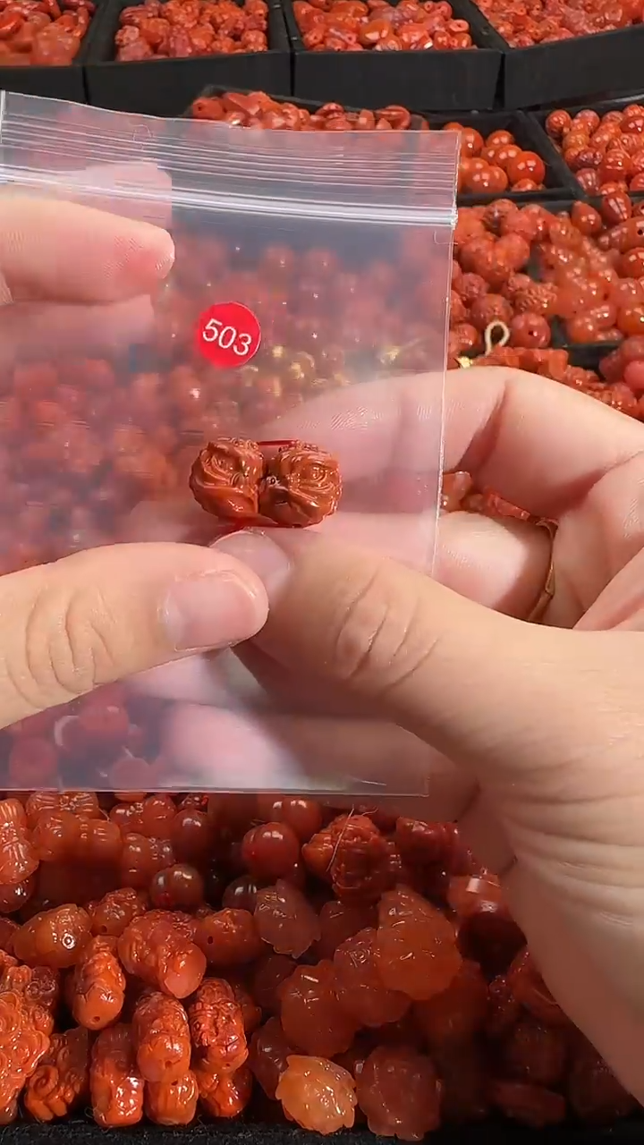 颈饰未镶嵌南红玛瑙1