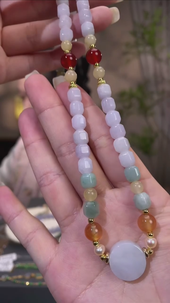 吊坠(不含链)未镶嵌翡翠珠串一条