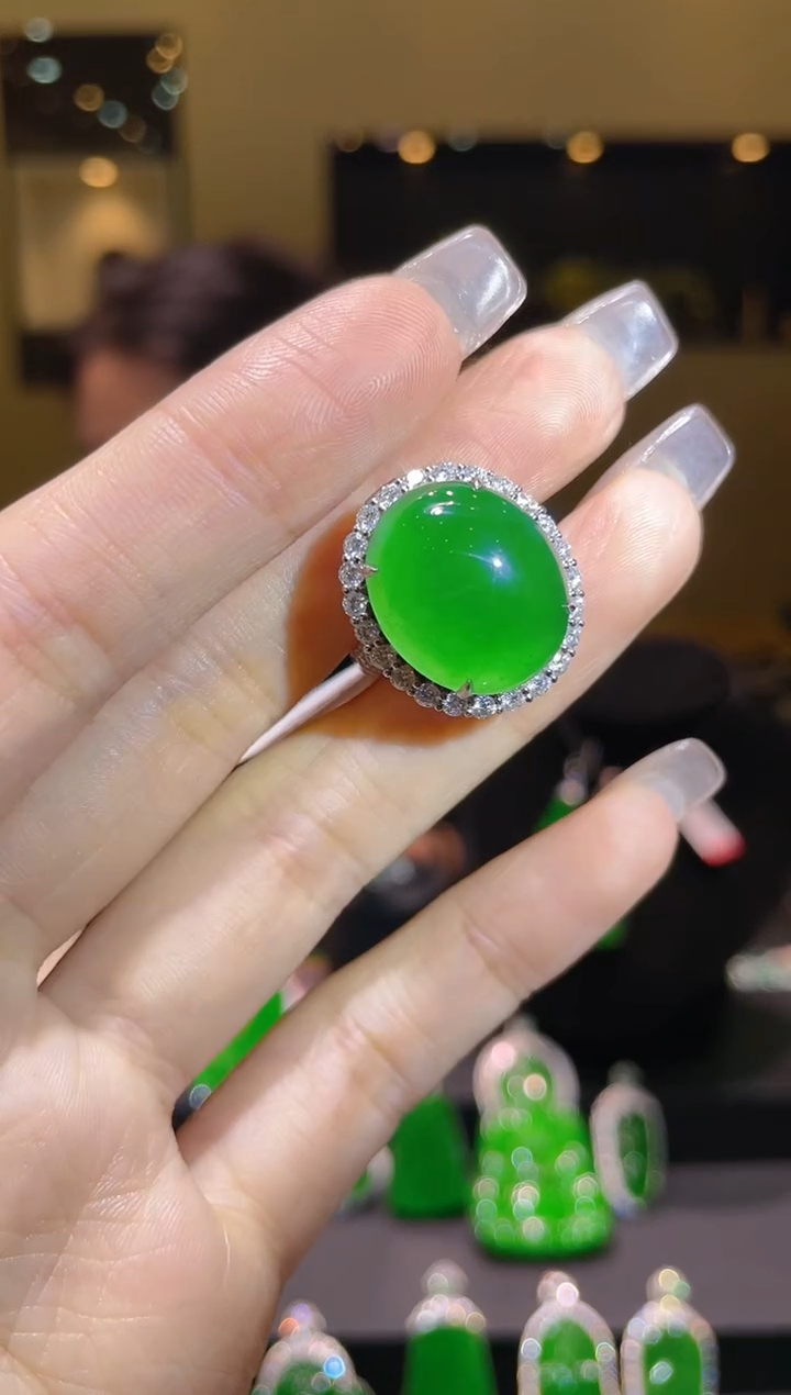 【闪购商品】翡翠吊坠(赠链)18K金镶嵌A93