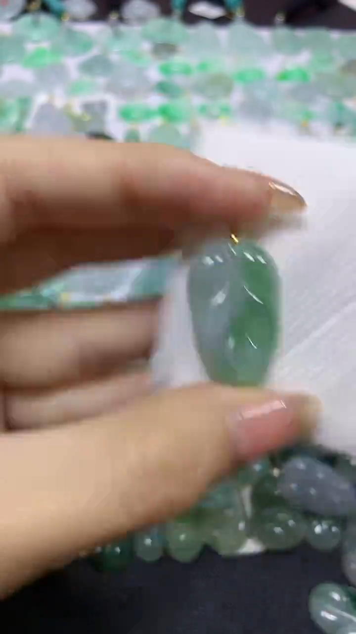 颈饰18K金镶嵌翡翠天然翡翠A货