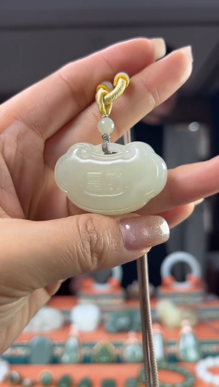 颈饰未镶嵌和田玉佩佩