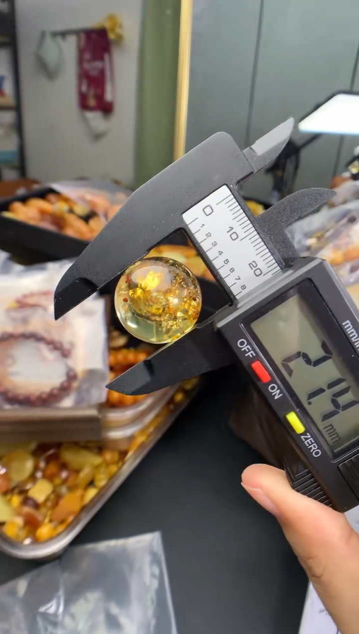 蜜蜡未镶嵌珠宝奇石1