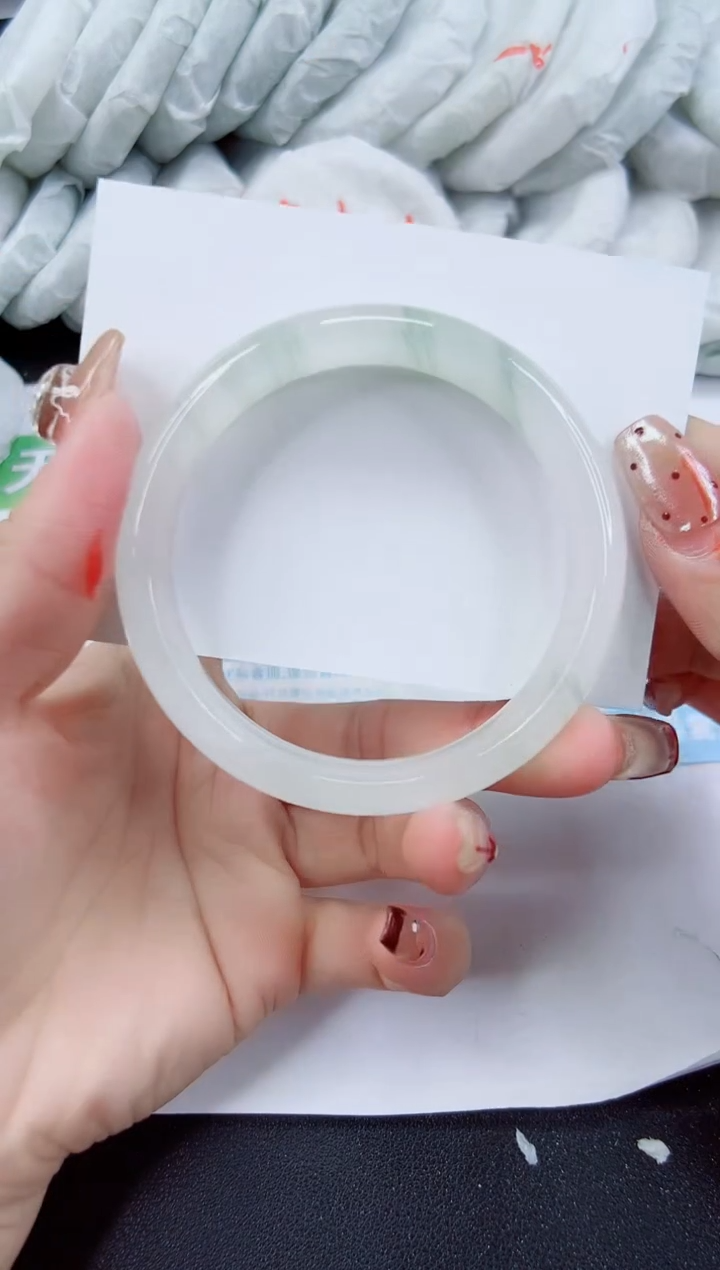 【闪购商品】石英质玉手镯未镶嵌296