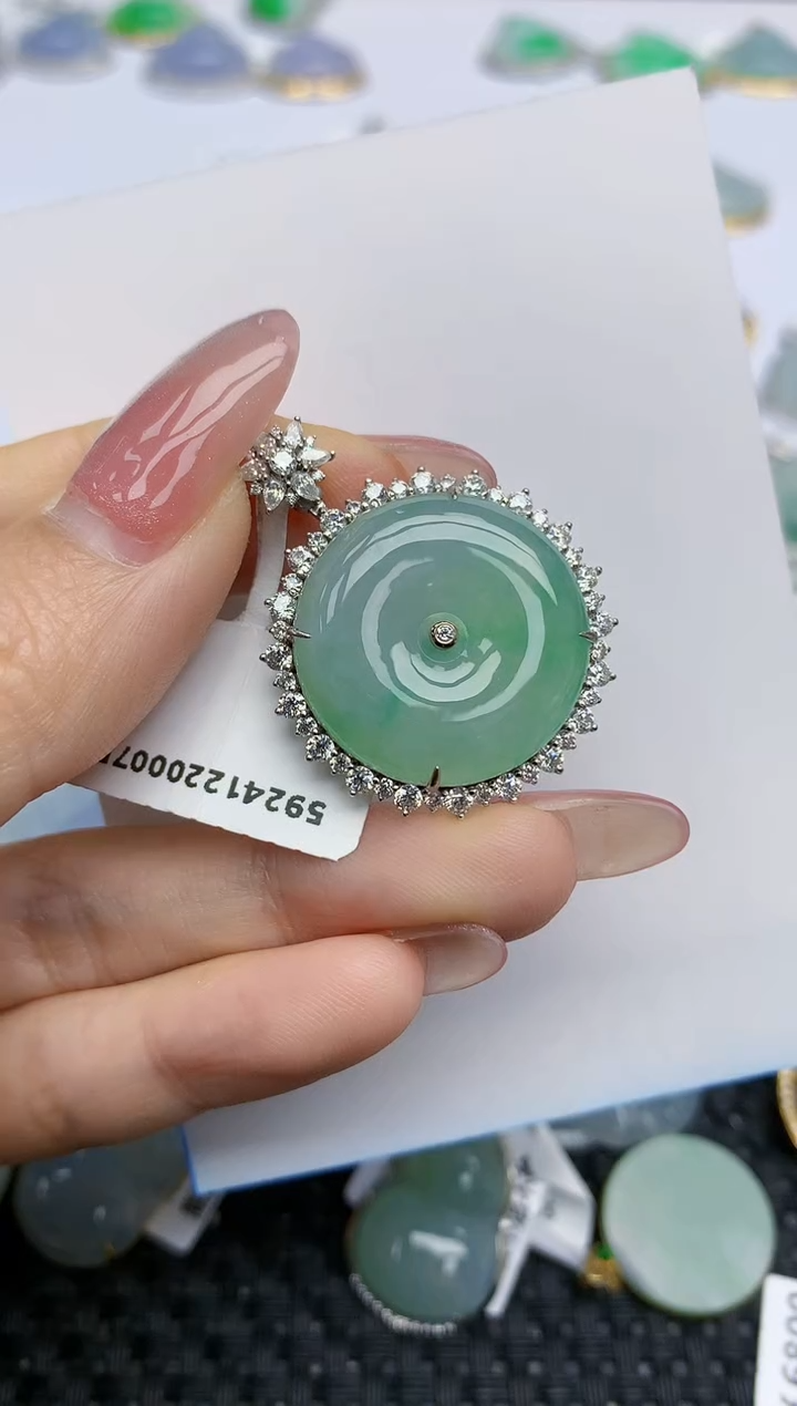 【闪购商品】翡翠挂件18K金镶嵌天然翡翠A货