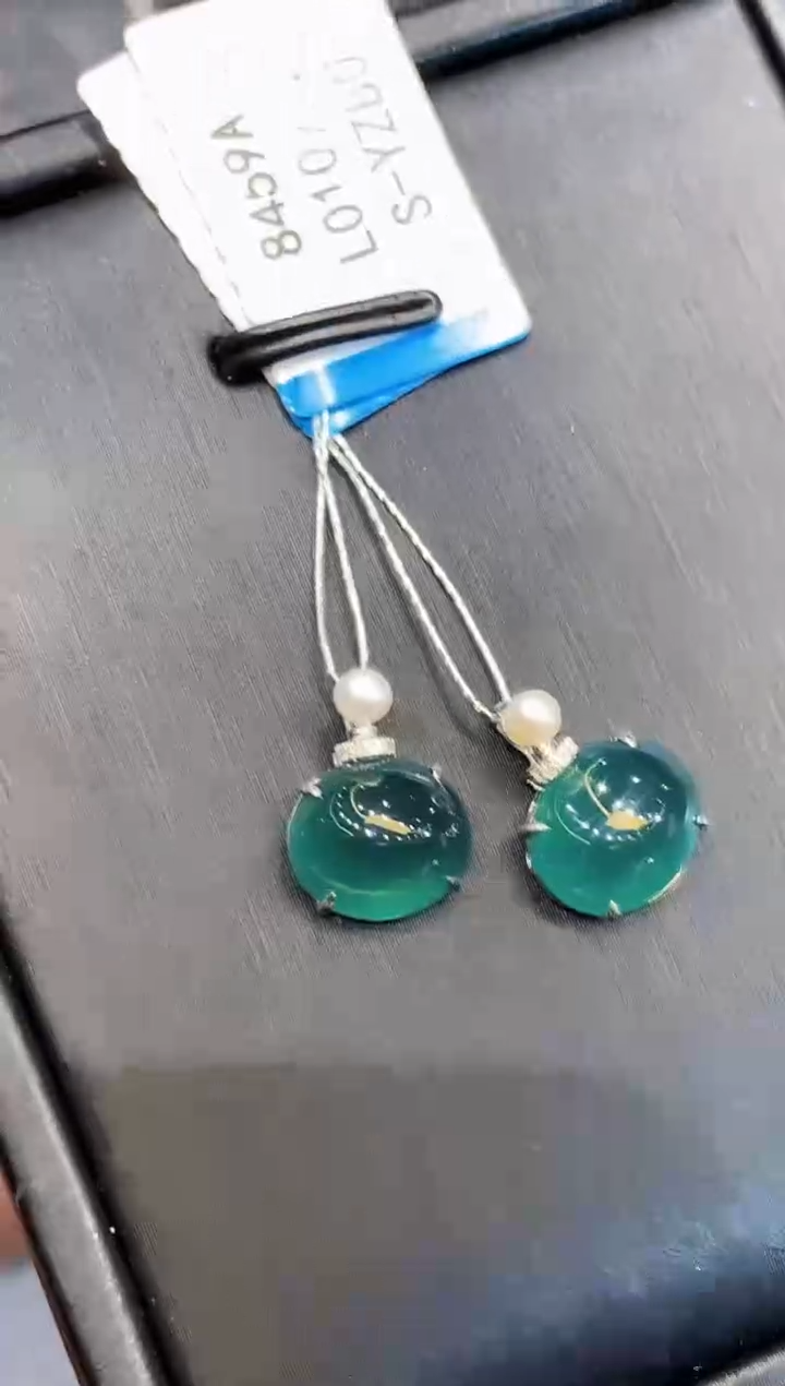 吊坠(不含链)18K金镶嵌翡翠多样性发其一