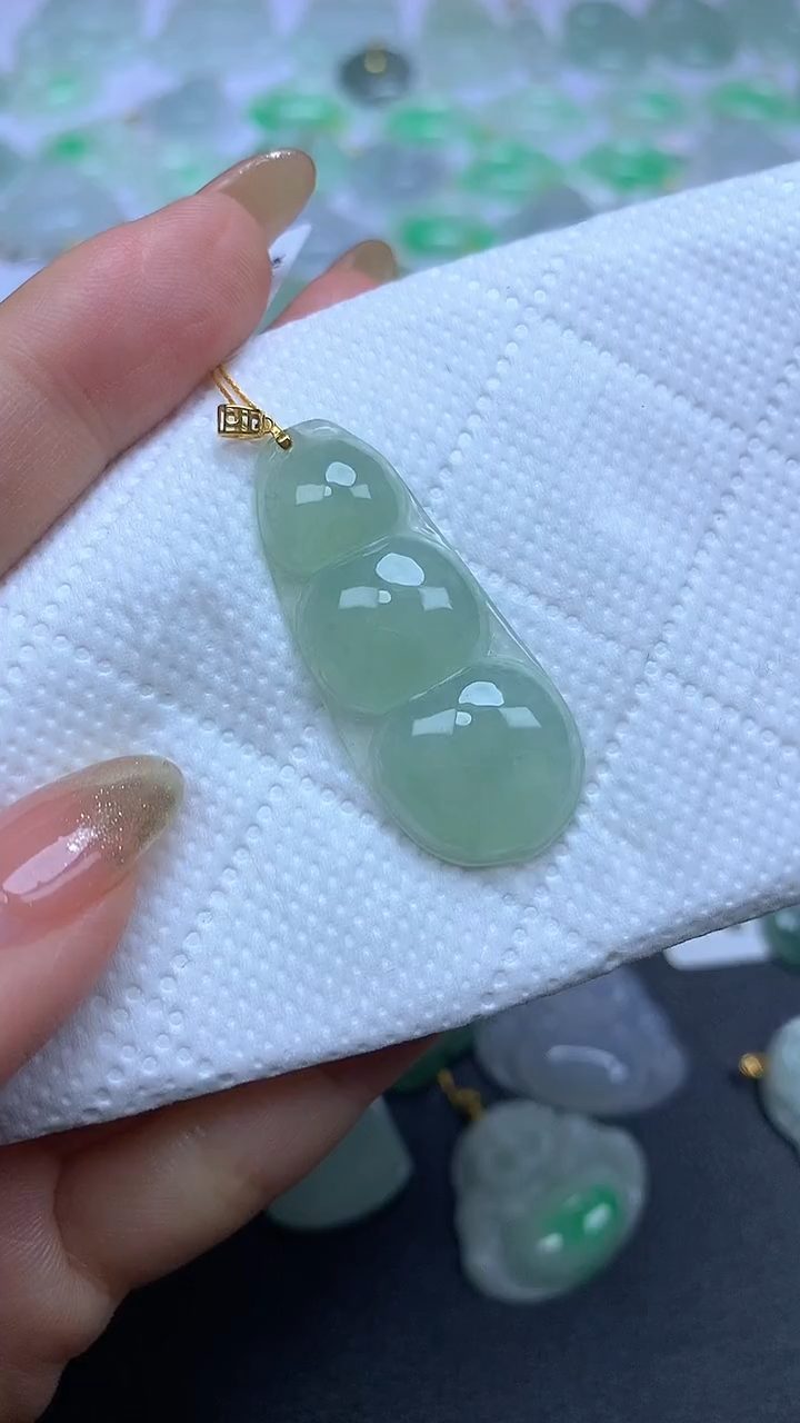 颈饰18K金镶嵌翡翠A货