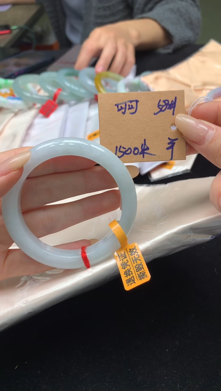 未镶嵌手镯翡翠可***?天然A货翡翠