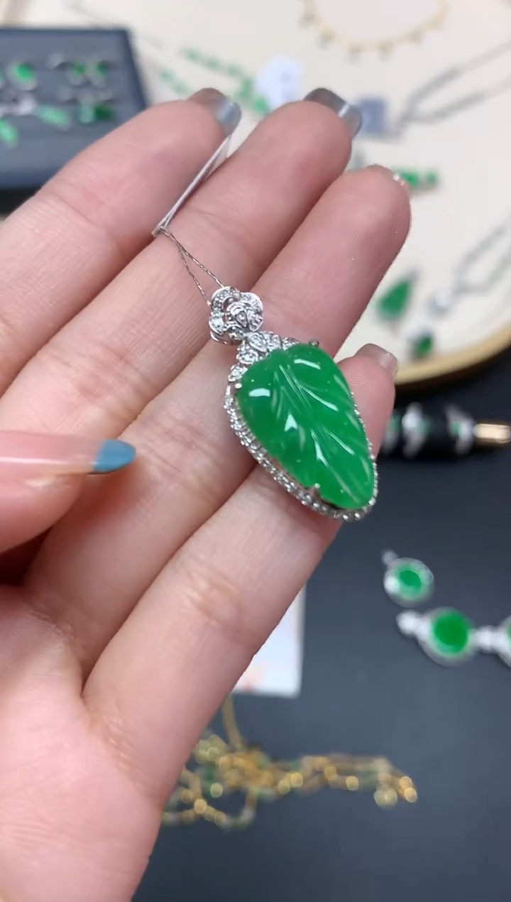 【闪购商品】翡翠吊坠(不含链)18K金镶嵌吊坠A273|5800