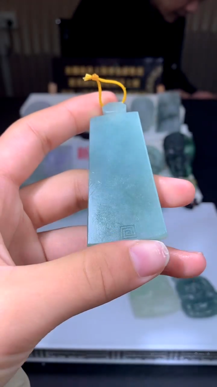 【闪购商品】定制翡翠未镶嵌吊坠