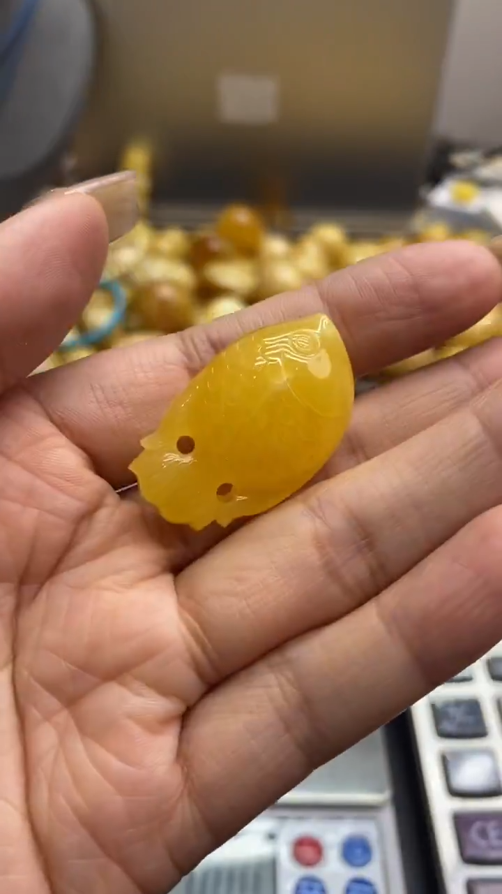 琥珀未镶嵌珠宝奇石1162