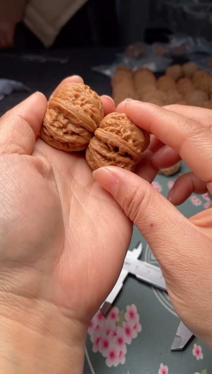 把件文玩核桃w130  元宝 39尺