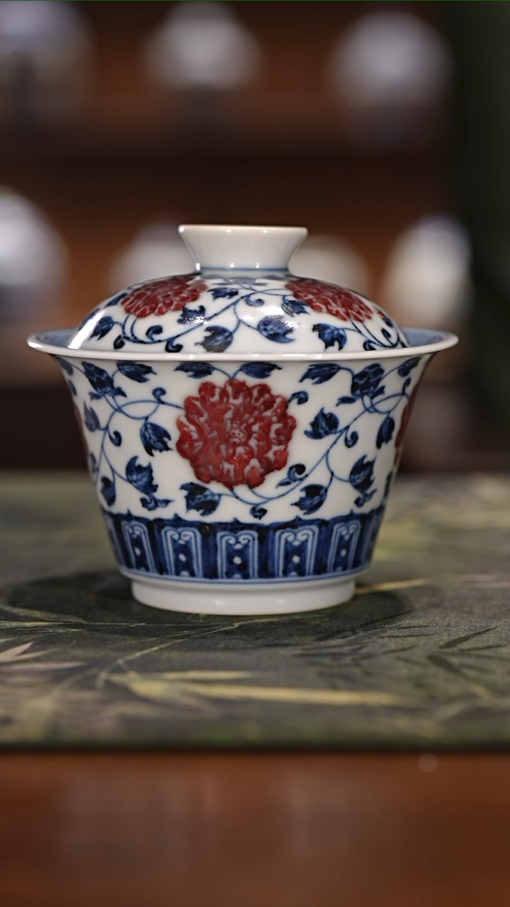 【闪购商品】古官慕明釉里红月季花两才盖碗