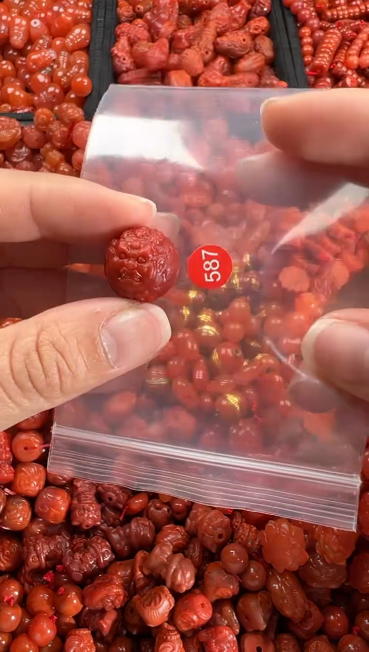 【闪购商品】南红玛瑙颈饰未镶嵌1