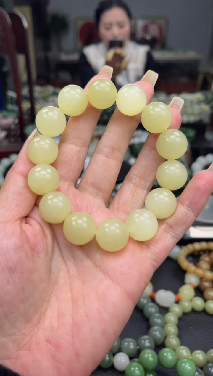 【闪购商品】和田玉手串未镶嵌鸡油黄卡16