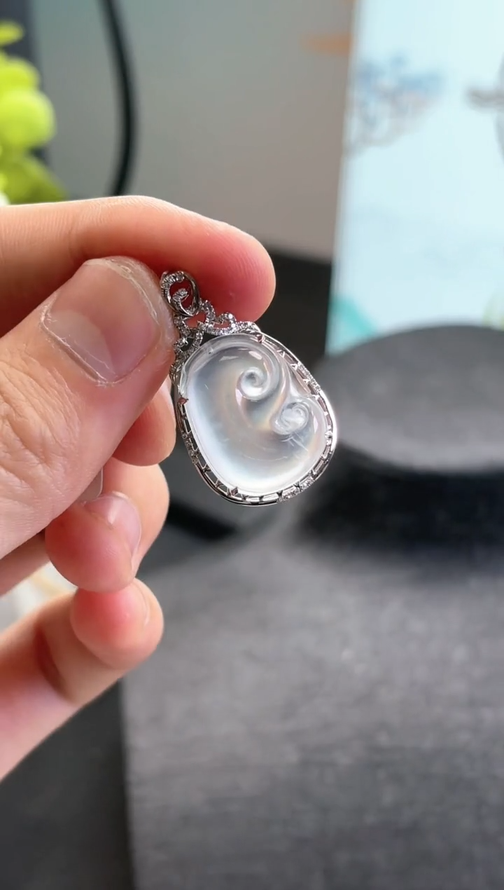 【闪购商品】翡翠颈饰18K金镶嵌如意