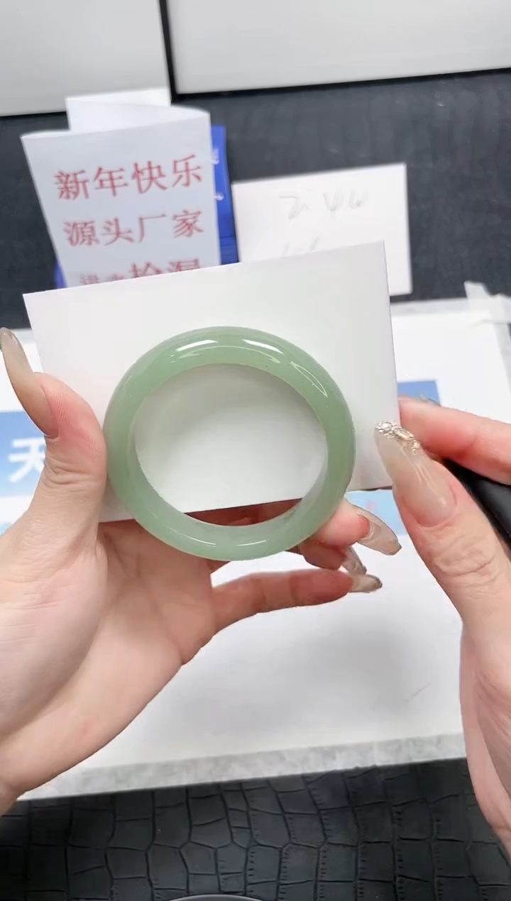 【闪购商品】石英质玉手镯未镶嵌T204-50